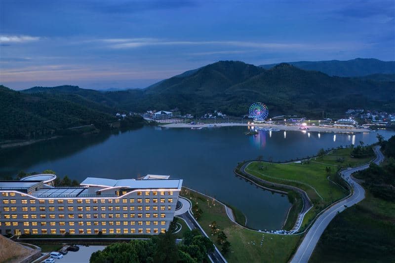 君澜·安吉天空之城汤泉度假酒店高级园景大床房3天2晚套餐(连住)