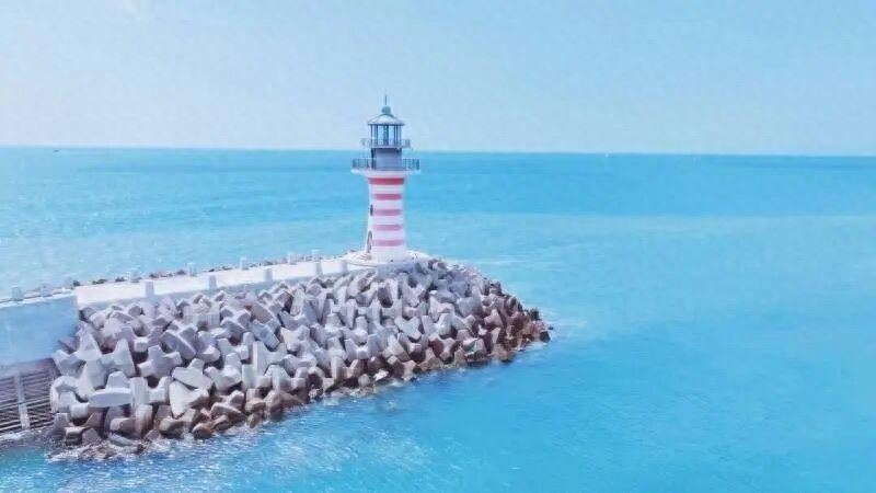 电影《消失的她》取景地，海南陵水网红打卡地自由灯塔公示收费引热议，当地回应：公示后暂未执行